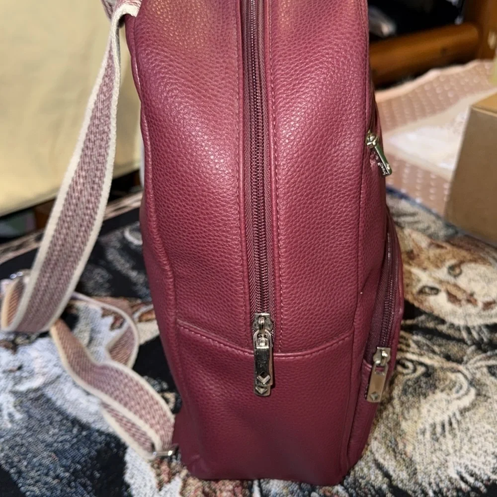 🌼Jewell by Thirty One Elegant Burgundy Leather Backpack